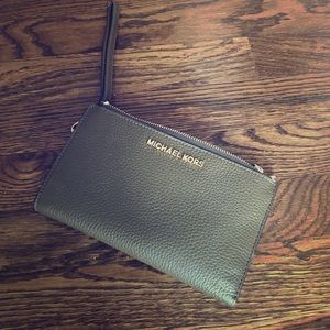 Michael Kors wallet/wristlet/fits iPhone +